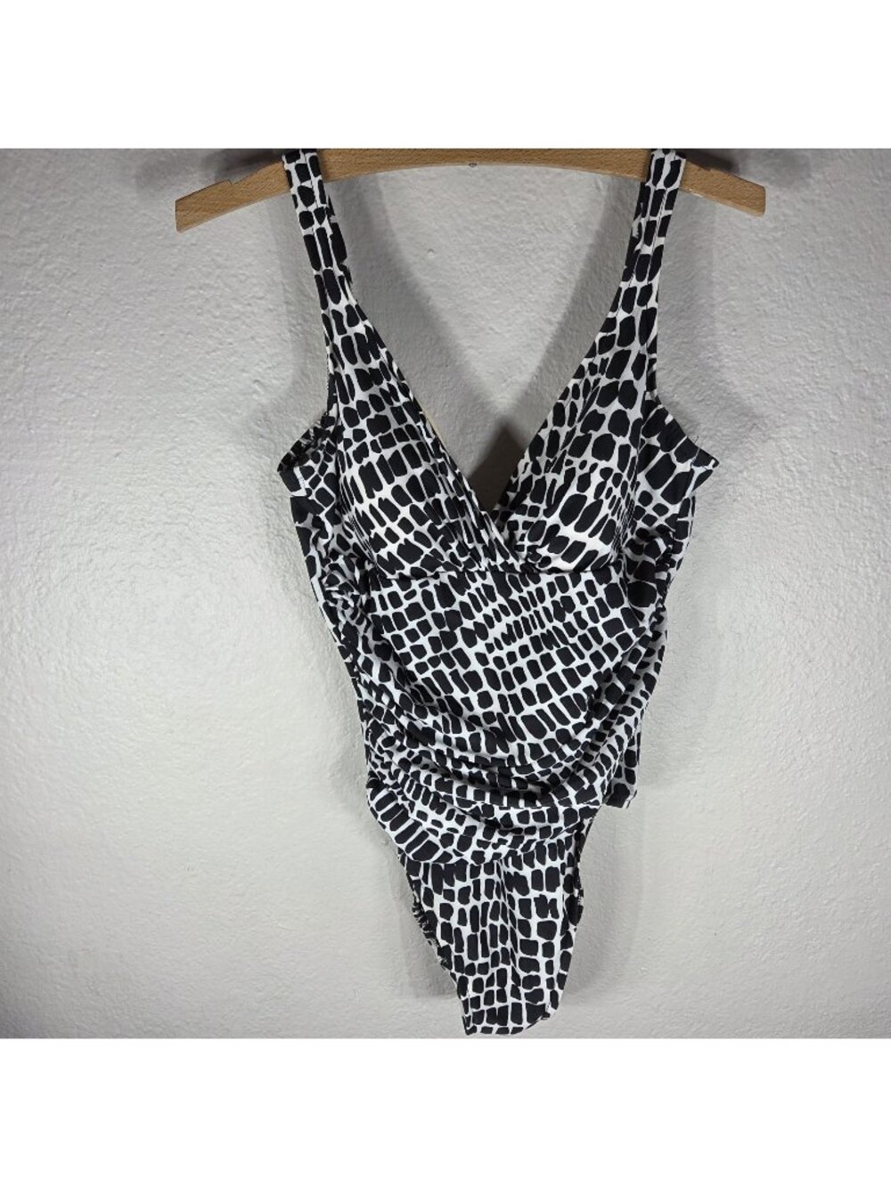 Trimshaper One Piece SwimSuit Black White Size 12 V-Neck Geometric Pattern